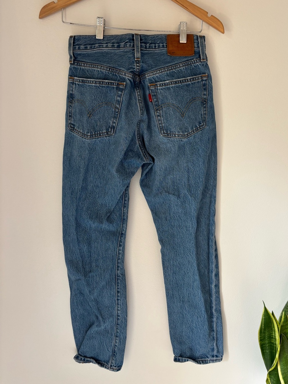 Levi’s 501 Distressed Women's Jeans - Picture 3 of 5